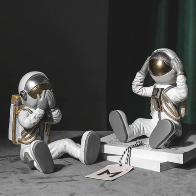 HomeQuill™ Three Wise Astronaut Figurines